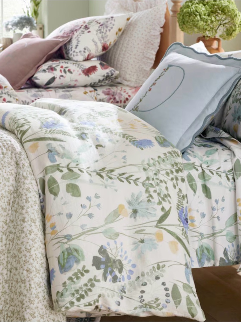 Garnet Hill Wildflower Hemstitched
Linen & Organic-Cotton
Duvet Cover king
